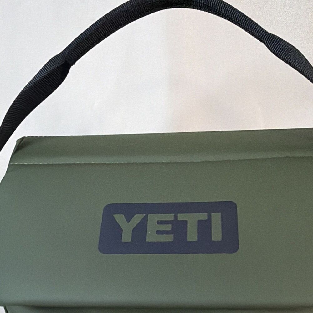 YETI Daytrip Soft-Sided Cooler Bag 6L - Picture 2 of 15